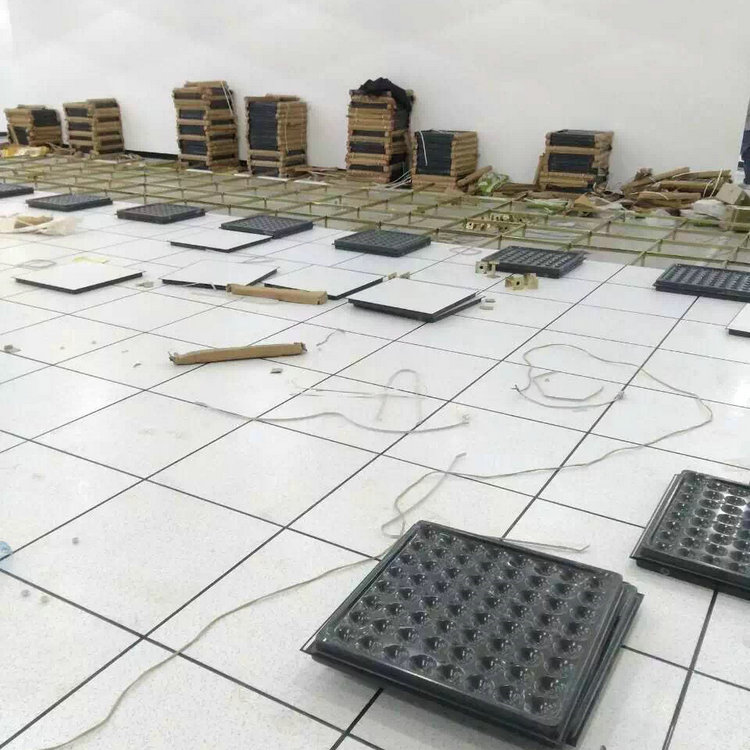 泉州環氧地坪廠家:全鋼防靜電地板與PVC防靜電地板